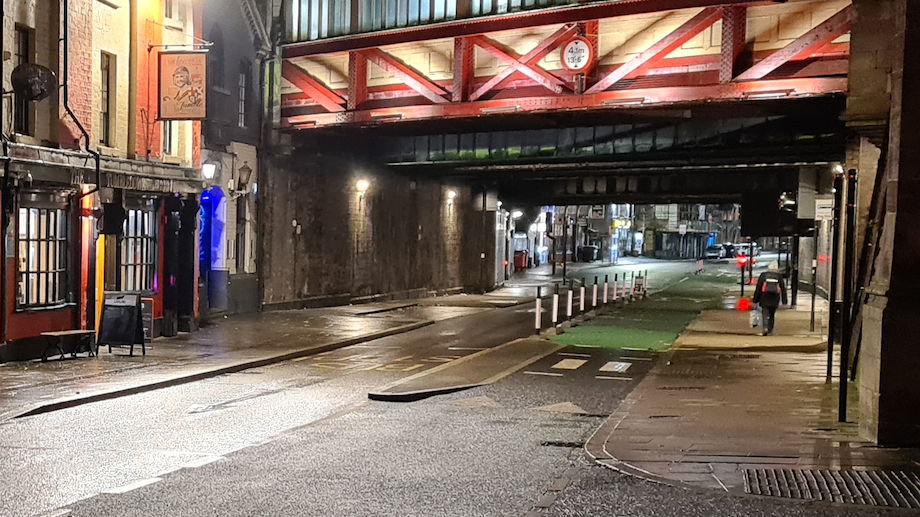 Floating bus stop at the station gyratory